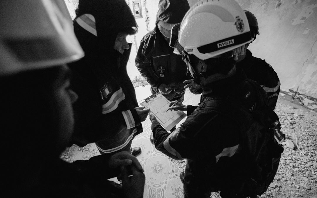 Penanganan Gas Bocor di Kebun Warga